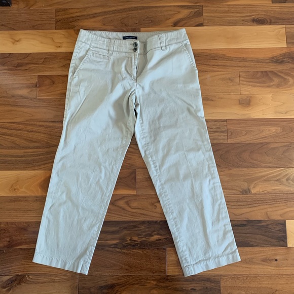 Tommy Hilfiger khaki Capri pants - size 4